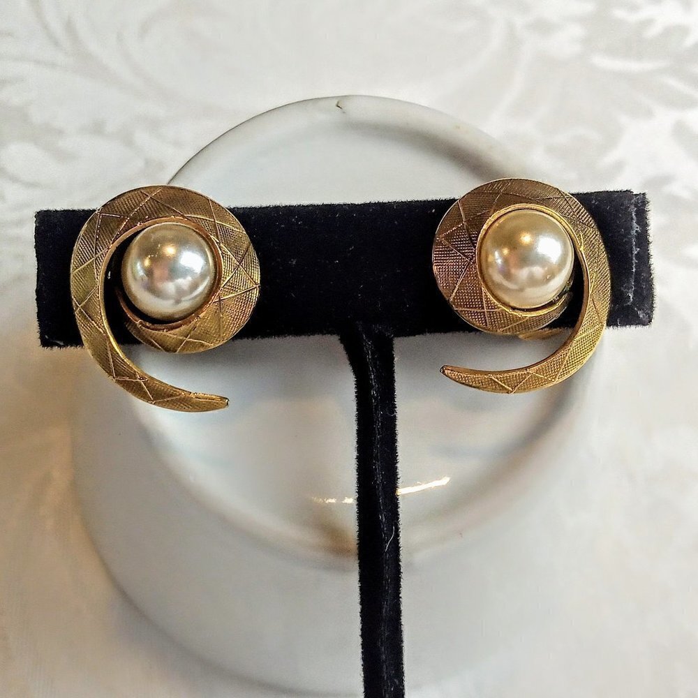 Vintage Brushed Gold Faux Pearl Clip Earrings